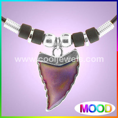 Detail Shark Tooth Mood Necklace Nomer 4