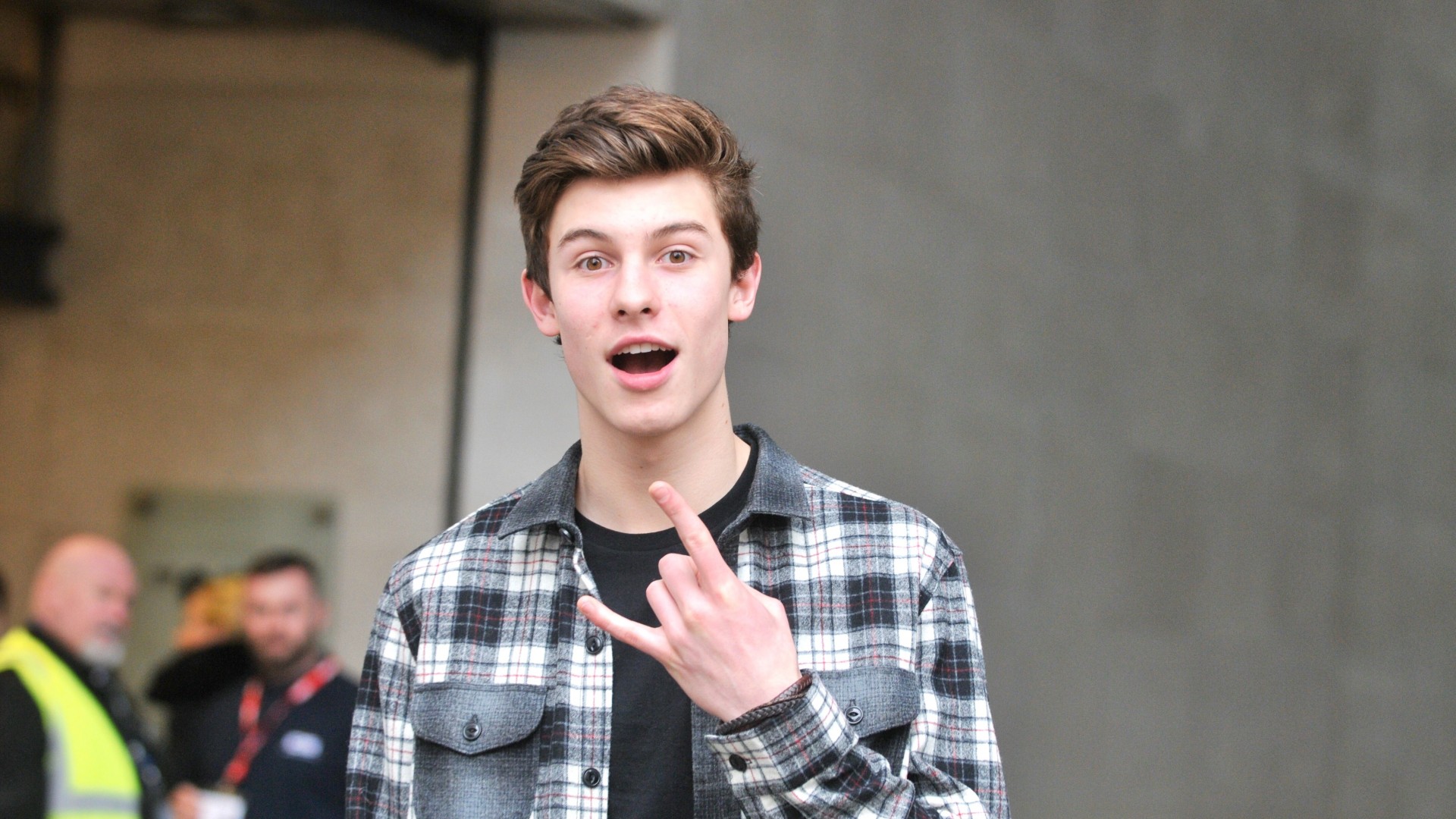 Detail Shawn Mendes Hd Wallpaper Nomer 38