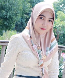 Detail Wanita Cantik Indonesia Berhijab Nomer 27