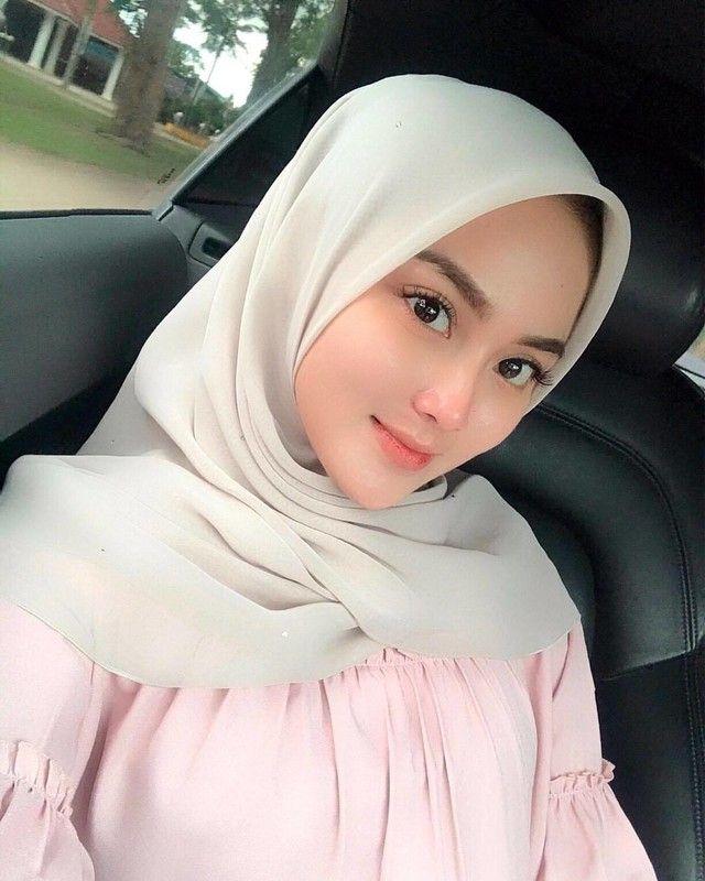 Detail Wanita Cantik Muslimah Indonesia Nomer 11