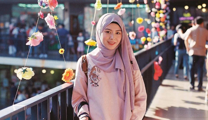 Detail Wanita Cantik Muslimah Indonesia Nomer 36