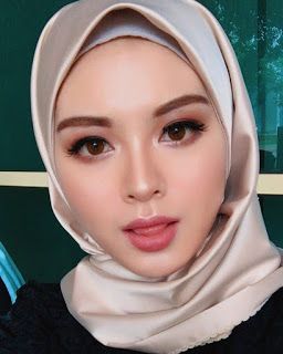 Detail Wanita Cantik Pakai Jilbab Nomer 5