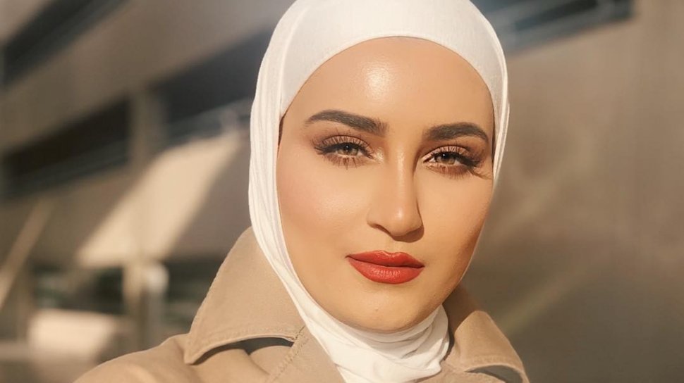 Wanita Cantik Timur Tengah Berhijab - KibrisPDR