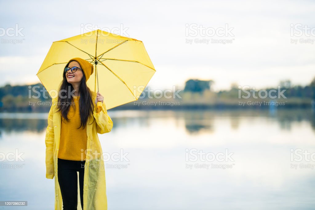Detail Wanita Dalam Hujan Nomer 40