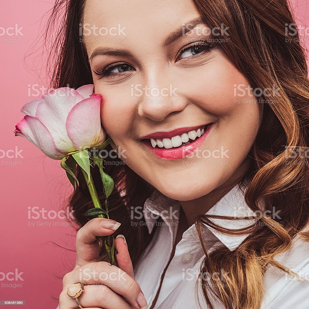 Detail Wanita Dan Bunga Mawar Nomer 7