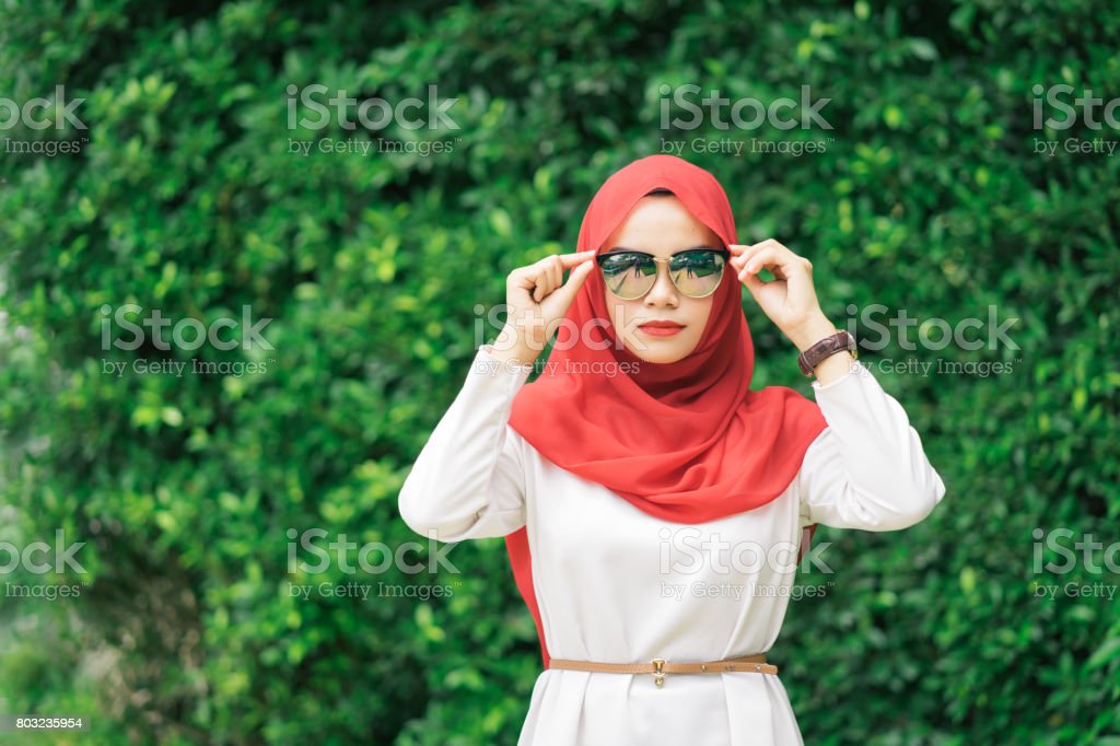 Detail Wanita Hijab Dari Belakang Nomer 38