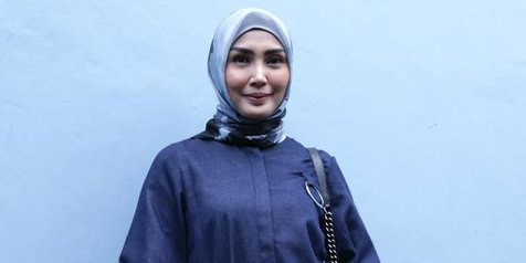 Detail Wanita Karir Berhijab Nomer 44