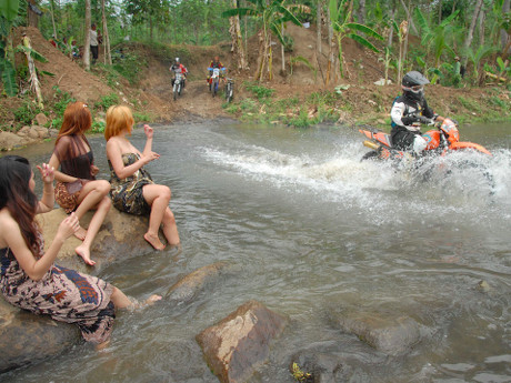 Detail Wanita Mandi Di Sungai Nomer 47