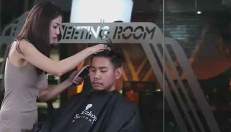 Detail Wanita Potong Rambut Di Barbershop Nomer 49