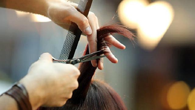 Detail Wanita Potong Rambut Di Tukang Cukur Nomer 40