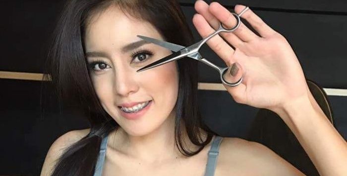 Detail Wanita Potong Rambut Di Tukang Cukur Nomer 43