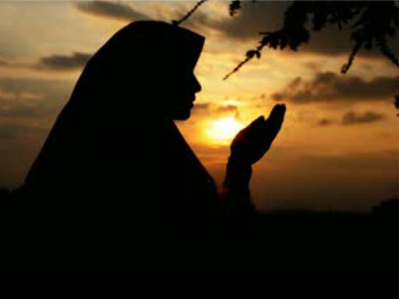 Detail Wanita Sedang Berdoa Nomer 9