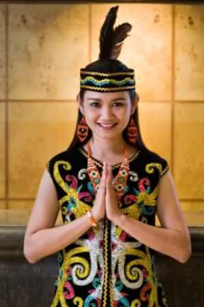 Detail Wanita Suku Dayak Cantik Nomer 18