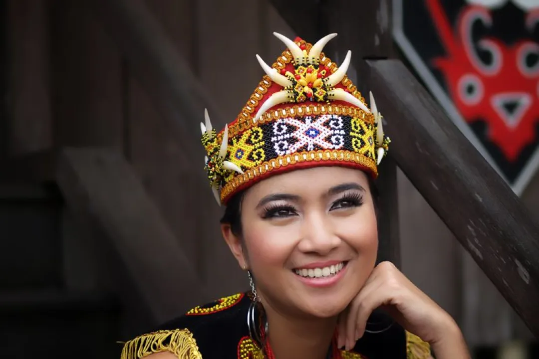 Detail Wanita Suku Dayak Cantik Nomer 26