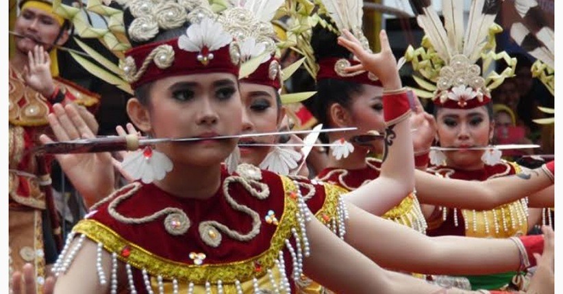 Detail Wanita Suku Dayak Cantik Nomer 29