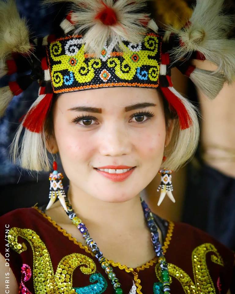 Detail Wanita Suku Dayak Cantik Nomer 8