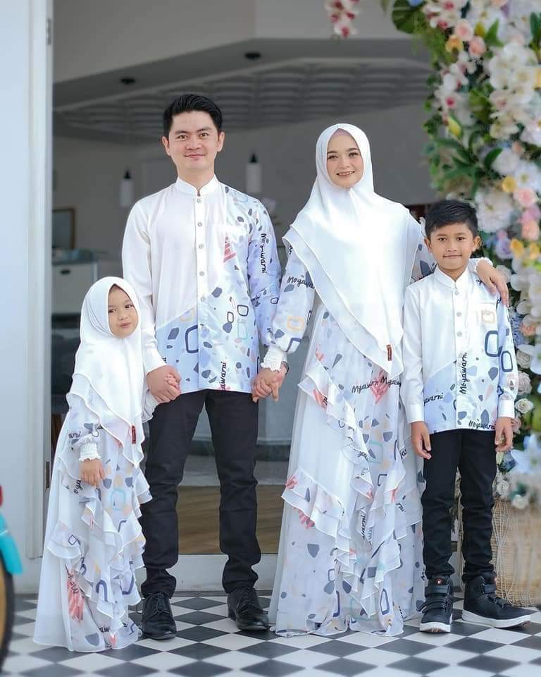 Detail Warna Baju Untuk Foto Keluarga Nomer 47