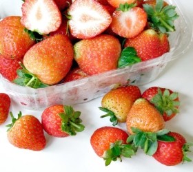 Detail Warna Buah Strawberry Nomer 36