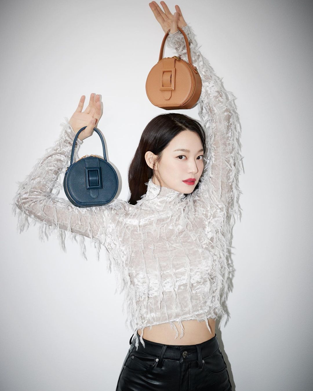 Detail Shin Min Ah Photoshoot Nomer 11