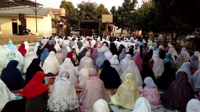 Detail Sholat Ied Di Rumah Nomer 51