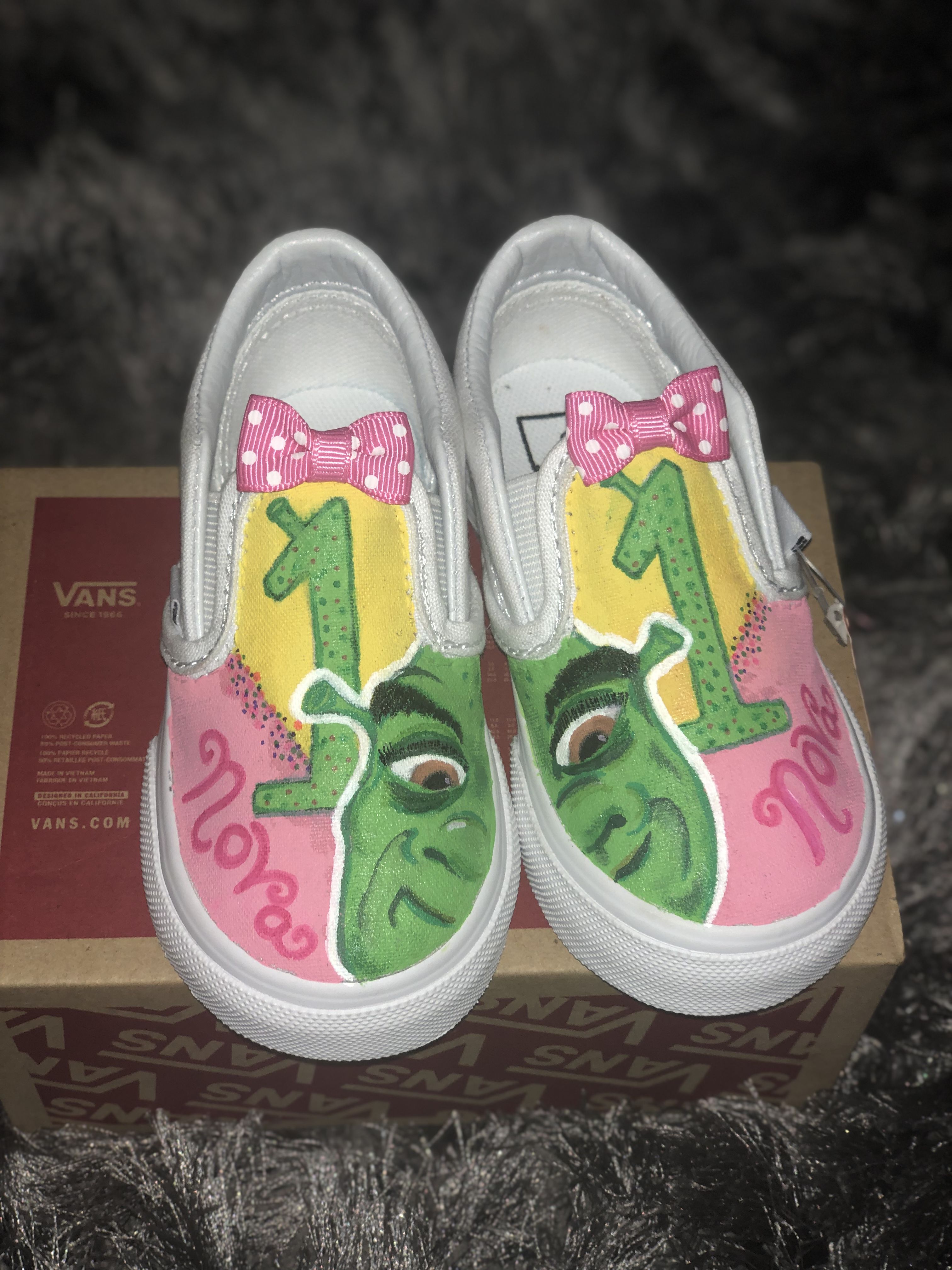 Detail Shrek Vans Nomer 3