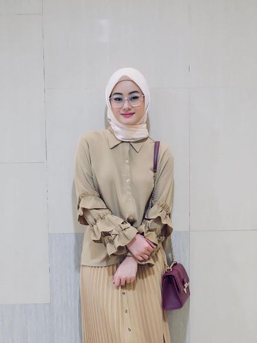 Detail Warna Cream Muda Baju Nomer 5