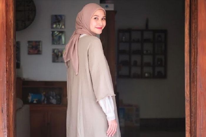 Detail Warna Jilbab Netral Untuk Semua Baju Nomer 26