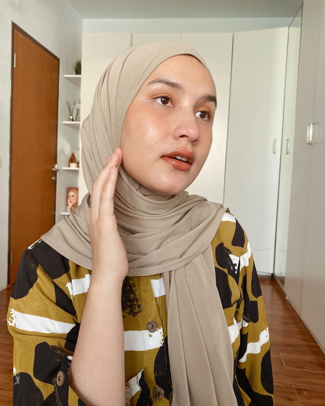 Detail Warna Kerudung Yang Netral Untuk Semua Baju Nomer 15