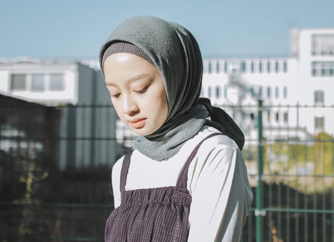 Detail Warna Kerudung Yang Netral Untuk Semua Baju Nomer 18