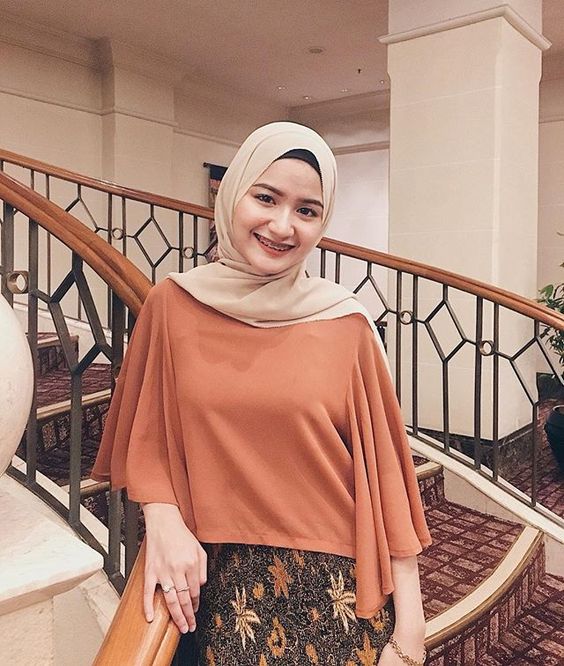 Detail Warna Kerudung Yang Netral Untuk Semua Baju Nomer 19