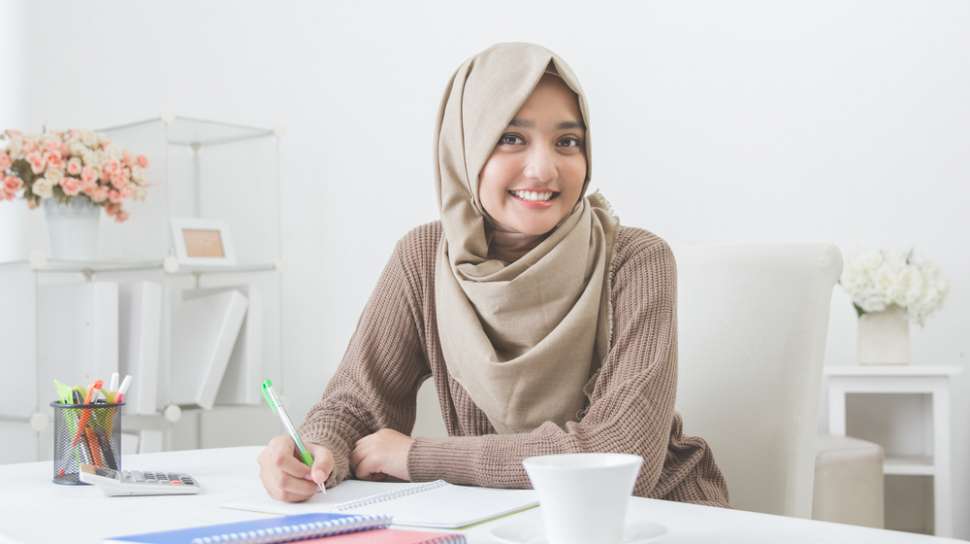 Detail Warna Kerudung Yang Netral Untuk Semua Baju Nomer 25