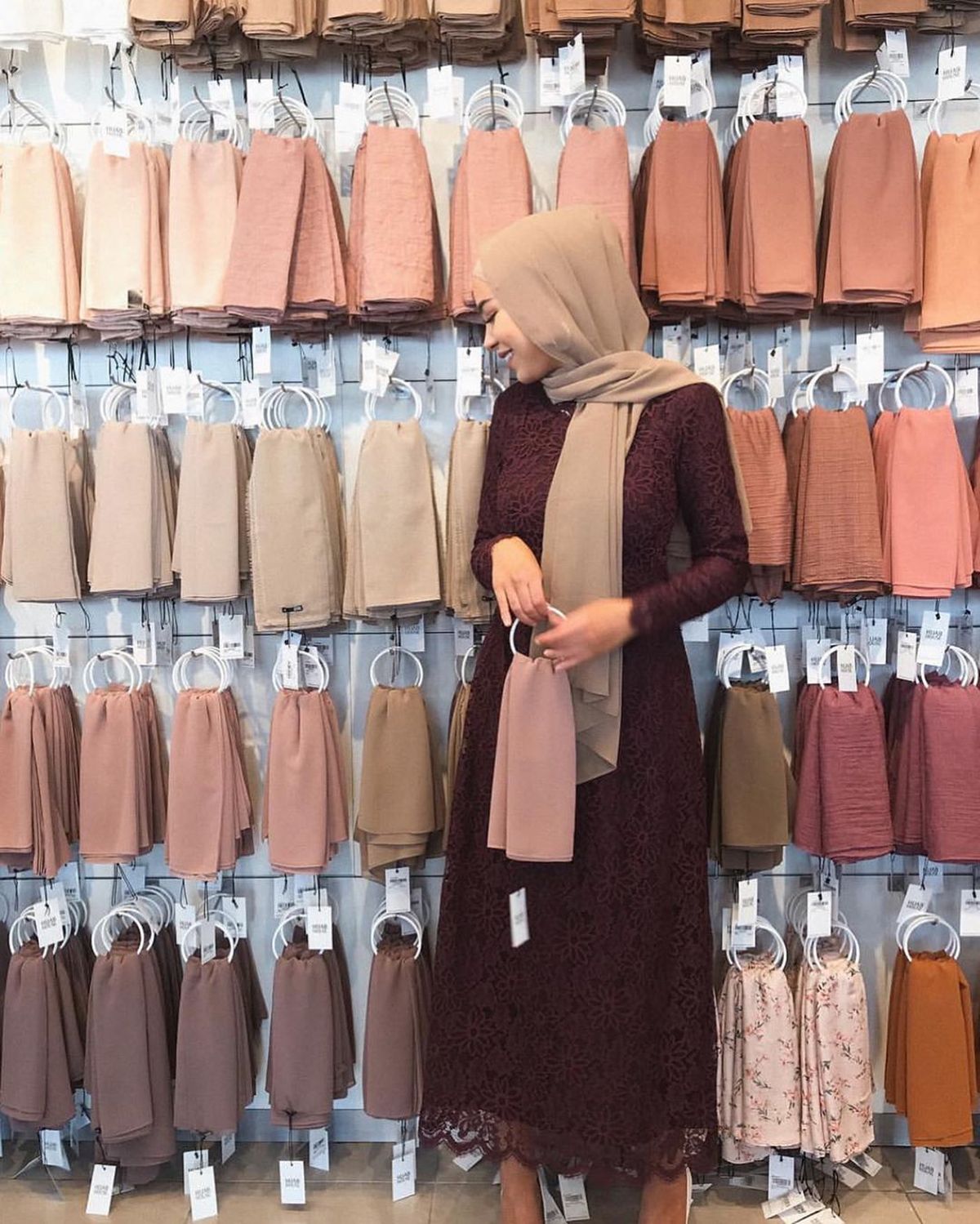 Detail Warna Kerudung Yang Netral Untuk Semua Baju Nomer 28