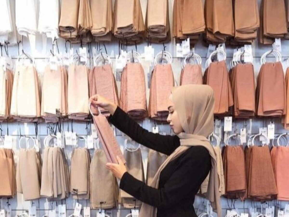Detail Warna Kerudung Yang Netral Untuk Semua Baju Nomer 31