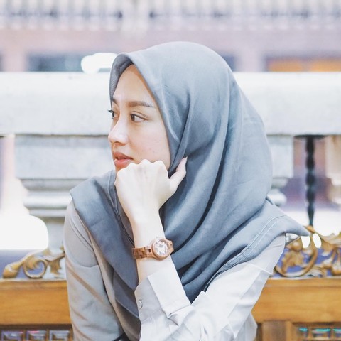 Detail Warna Kerudung Yang Netral Untuk Semua Baju Nomer 35