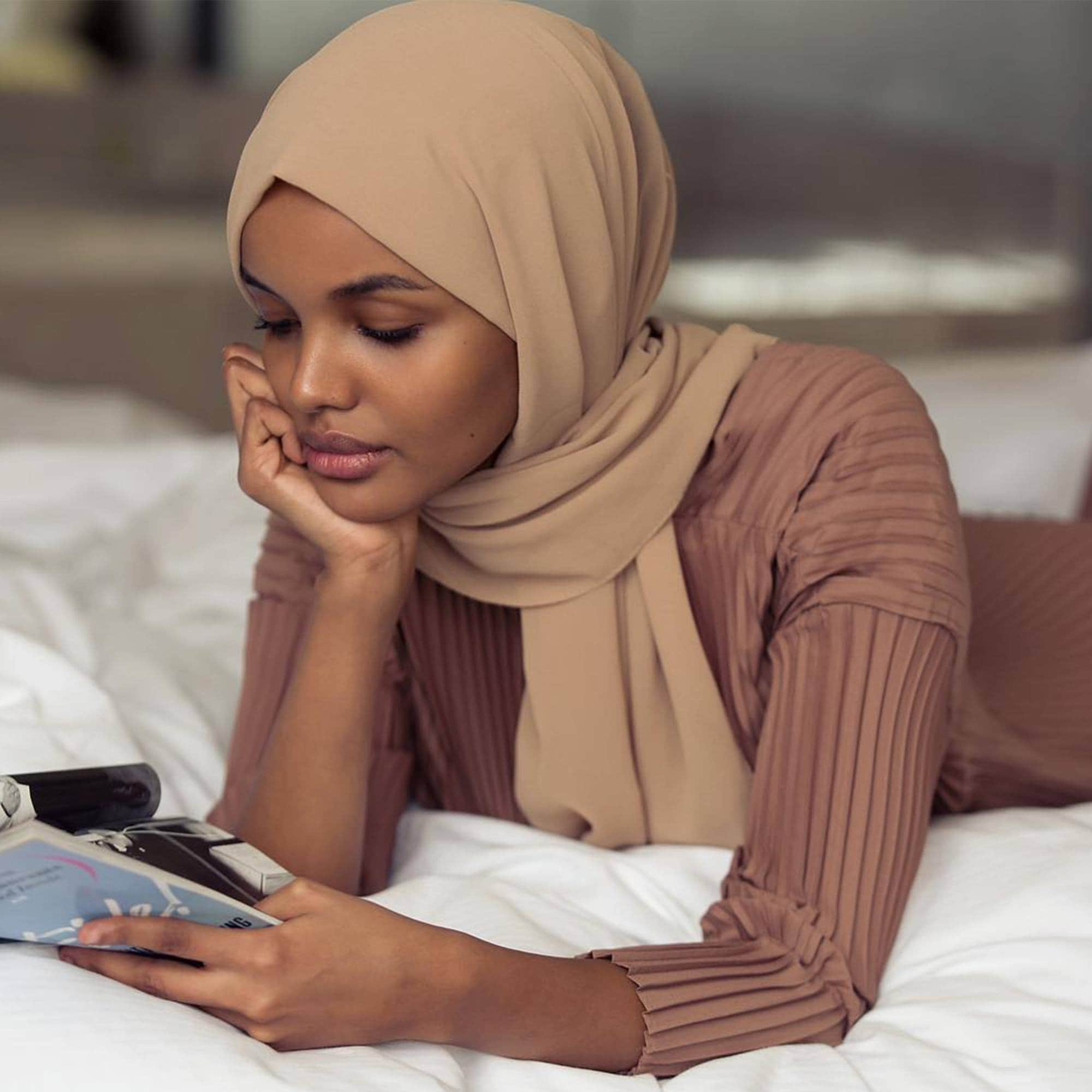 Detail Warna Kerudung Yang Netral Untuk Semua Baju Nomer 38