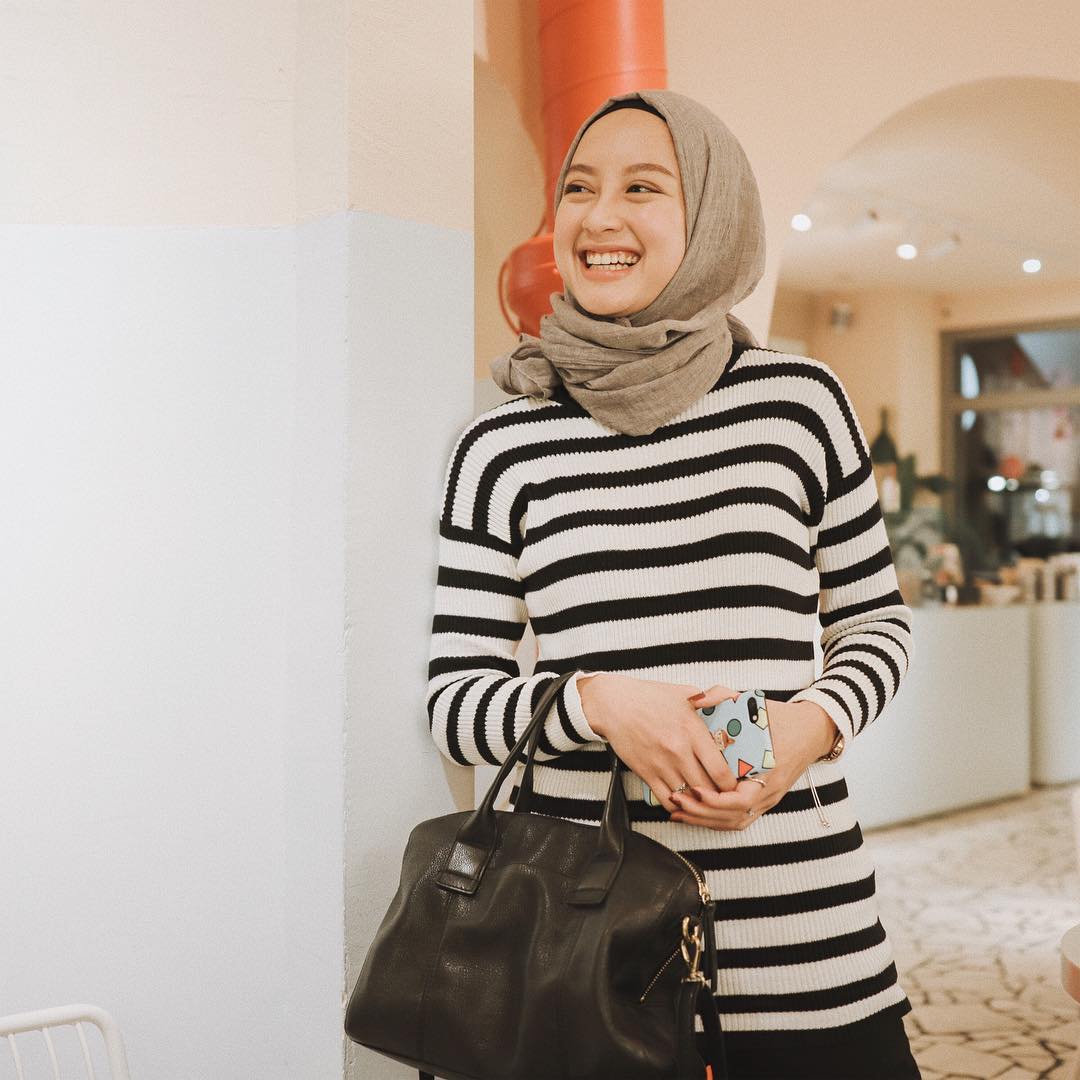 Detail Warna Kerudung Yang Netral Untuk Semua Baju Nomer 39