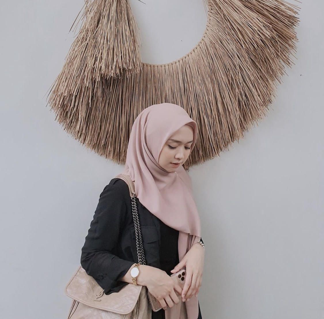 Detail Warna Kerudung Yang Netral Untuk Semua Baju Nomer 40