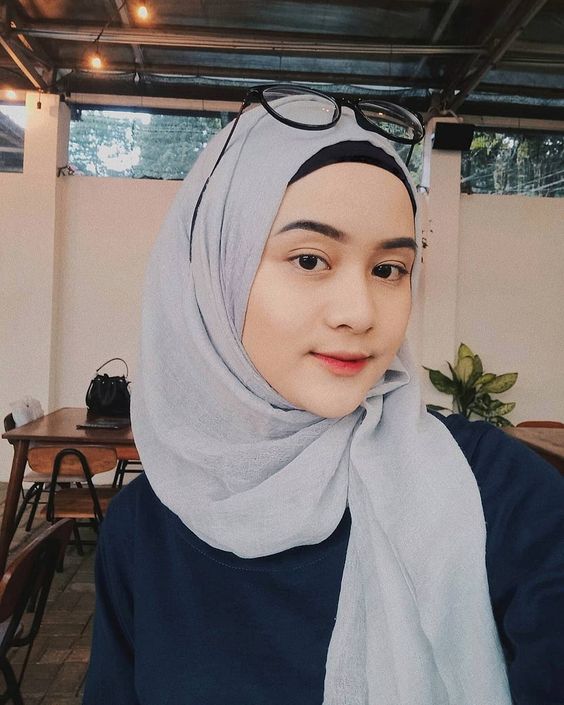 Detail Warna Kerudung Yang Netral Untuk Semua Baju Nomer 10