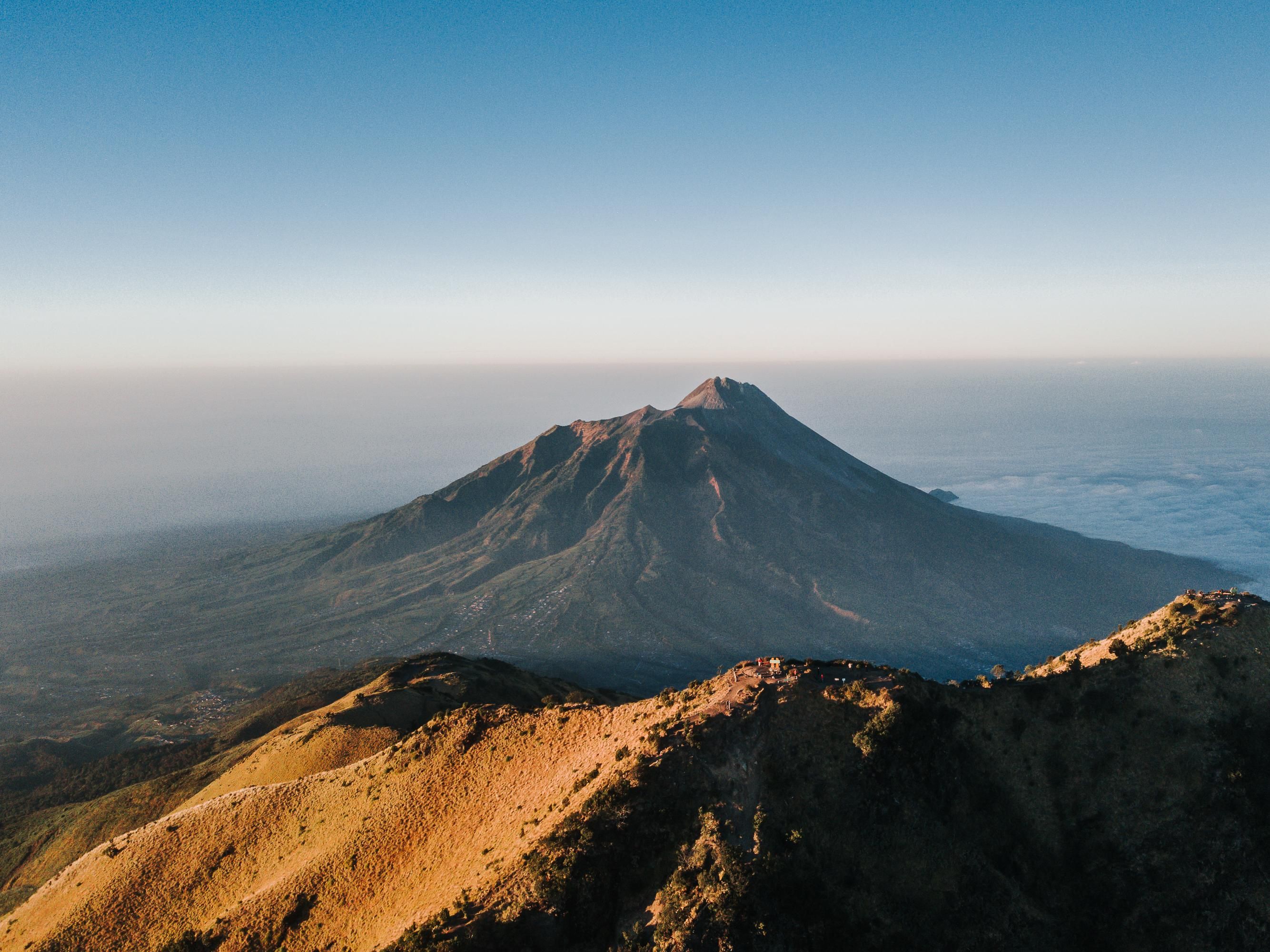 Detail Siluet Gunung Merapi Nomer 14