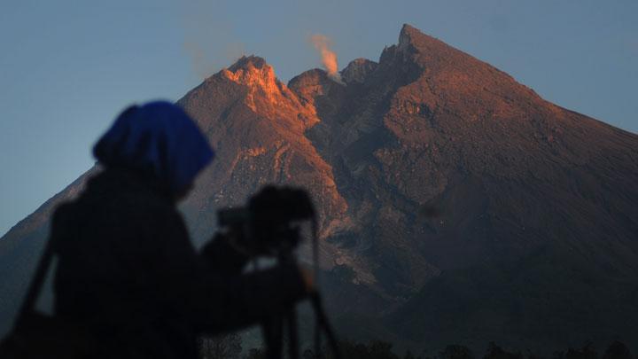 Detail Siluet Gunung Merapi Nomer 49