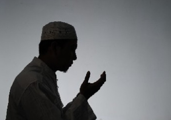 Detail Siluet Orang Berdoa Nomer 37