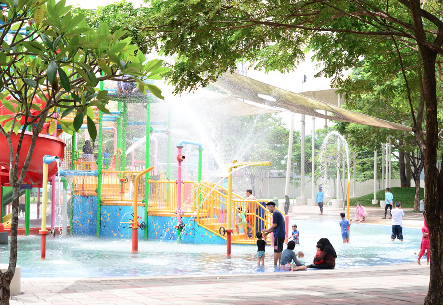 Detail Waterboom Di Grand Wisata Nomer 29