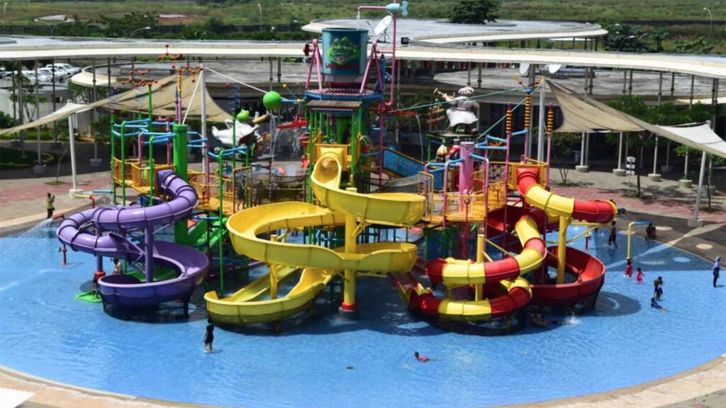 Detail Waterboom Di Grand Wisata Nomer 35