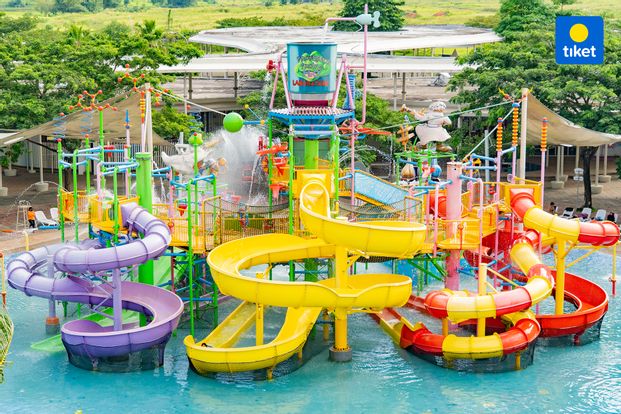 Detail Waterboom Di Grand Wisata Nomer 5