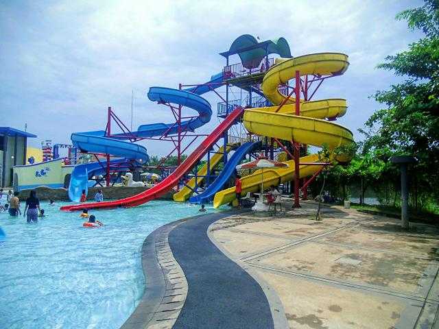 Detail Waterboom Di Grand Wisata Nomer 43