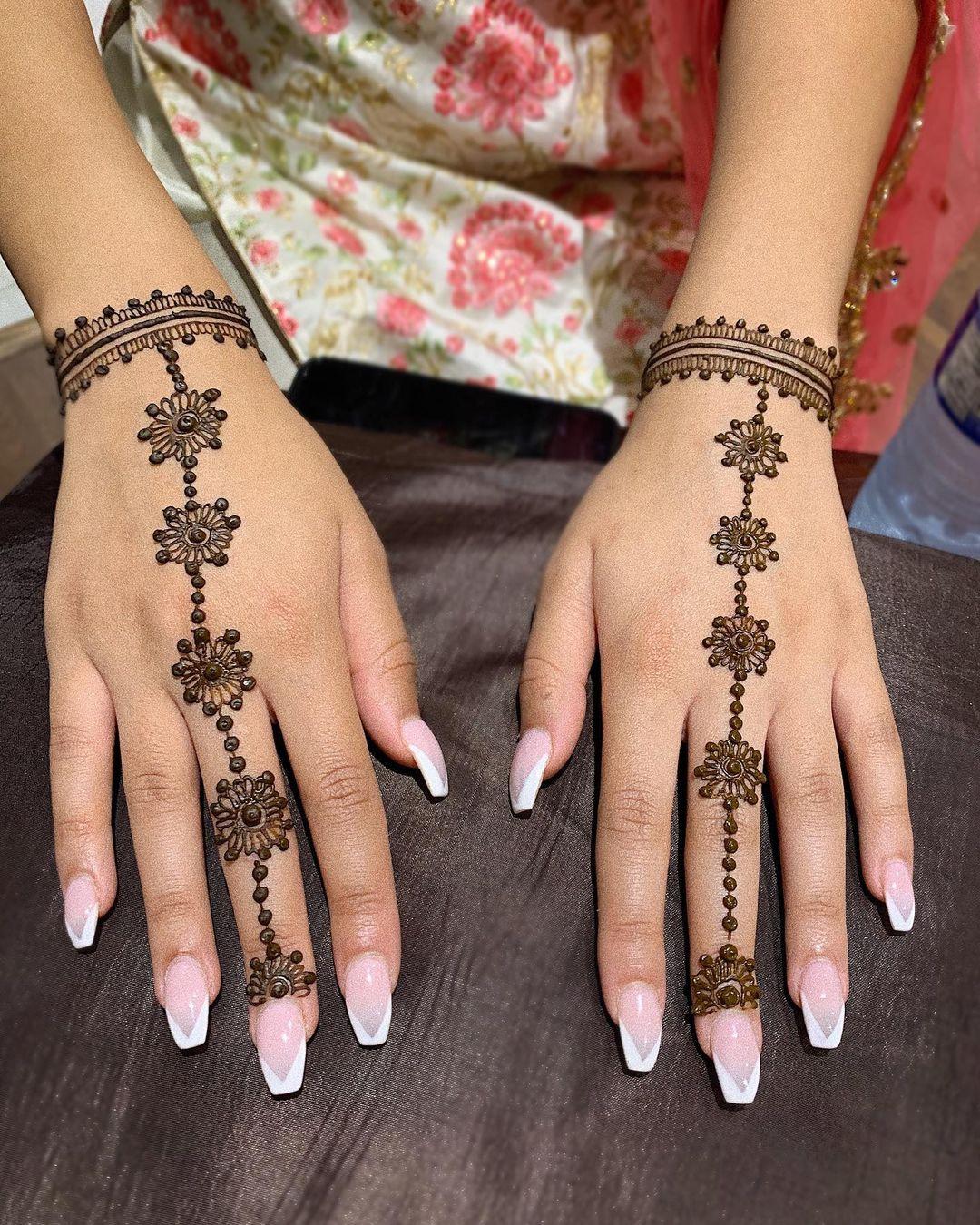 Detail Simple Gambar Henna Nomer 11