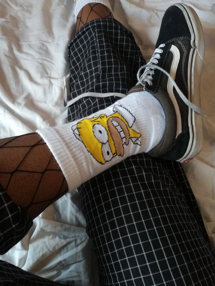 Detail Simpsons Socks Vans Nomer 24