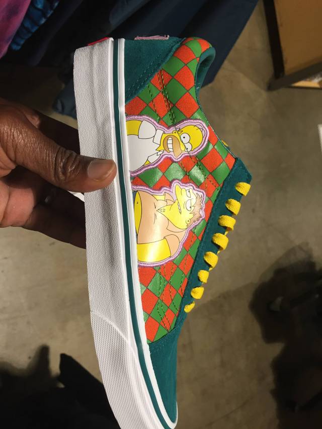 Detail Simpsons Vans Box Nomer 49