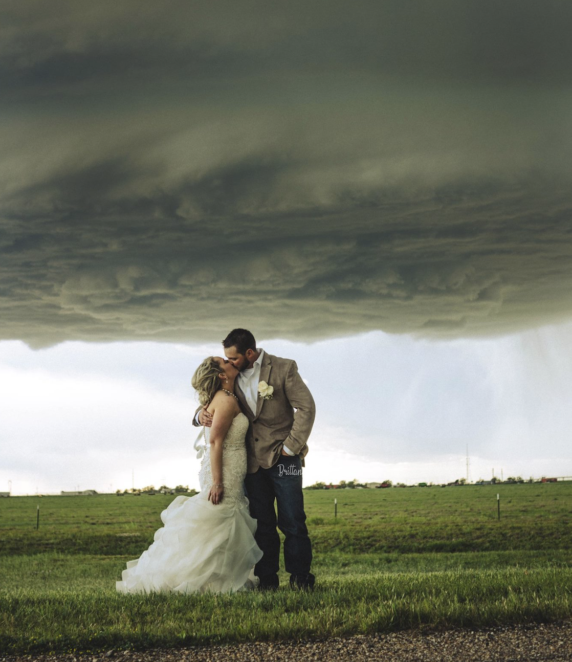 Detail Wedding Pic With Tornado In Background Nomer 11