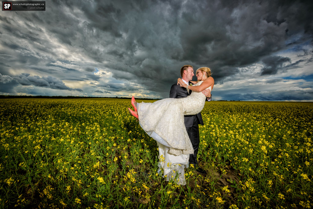 Detail Wedding Pic With Tornado In Background Nomer 12